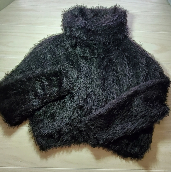 NWT Juniors Fuzzy Cropped Sweater Black